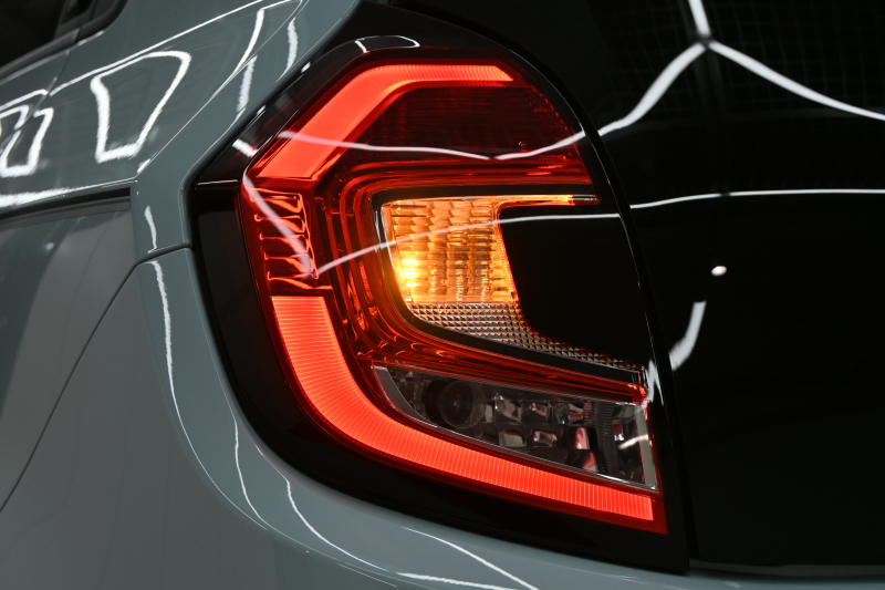 ルノー トゥインゴ ｲﾝﾃﾝｽ　1ｵﾅ ECO機能 ｸﾙｺﾝ LDW 黒×白ﾚｻﾞｰ調×ﾌｧﾌﾞﾘｯｸｼｰﾄ 純正ﾀｯﾁｽｸﾘｰﾝ Carplay Bｶﾒﾗ 16ｲﾝﾁｱﾛｲﾎｲｰﾙ ﾌﾞﾗﾝｲﾝﾃﾘｱ　2年保証付