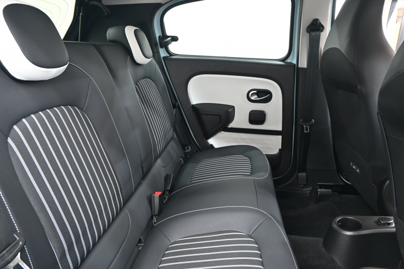 ルノー トゥインゴ ｲﾝﾃﾝｽ　1ｵﾅ ECO機能 ｸﾙｺﾝ LDW 黒×白ﾚｻﾞｰ調×ﾌｧﾌﾞﾘｯｸｼｰﾄ 純正ﾀｯﾁｽｸﾘｰﾝ Carplay Bｶﾒﾗ 16ｲﾝﾁｱﾛｲﾎｲｰﾙ ﾌﾞﾗﾝｲﾝﾃﾘｱ　2年保証付