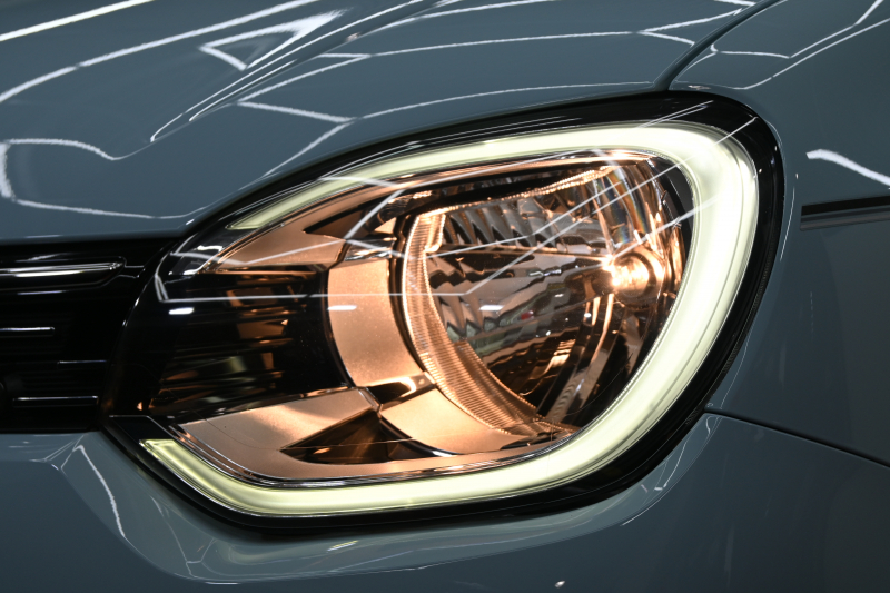 ルノー トゥインゴ ｲﾝﾃﾝｽ　1ｵﾅ ECO機能 ｸﾙｺﾝ LDW 黒×白ﾚｻﾞｰ調×ﾌｧﾌﾞﾘｯｸｼｰﾄ 純正ﾀｯﾁｽｸﾘｰﾝ Carplay Bｶﾒﾗ 16ｲﾝﾁｱﾛｲﾎｲｰﾙ ﾌﾞﾗﾝｲﾝﾃﾘｱ　2年保証付