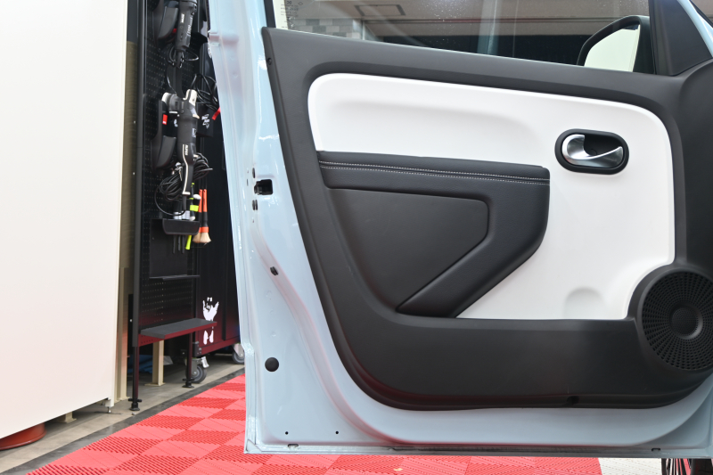 ルノー トゥインゴ ｲﾝﾃﾝｽ　1ｵﾅ ECO機能 ｸﾙｺﾝ LDW 黒×白ﾚｻﾞｰ調×ﾌｧﾌﾞﾘｯｸｼｰﾄ 純正ﾀｯﾁｽｸﾘｰﾝ Carplay Bｶﾒﾗ 16ｲﾝﾁｱﾛｲﾎｲｰﾙ ﾌﾞﾗﾝｲﾝﾃﾘｱ　2年保証付