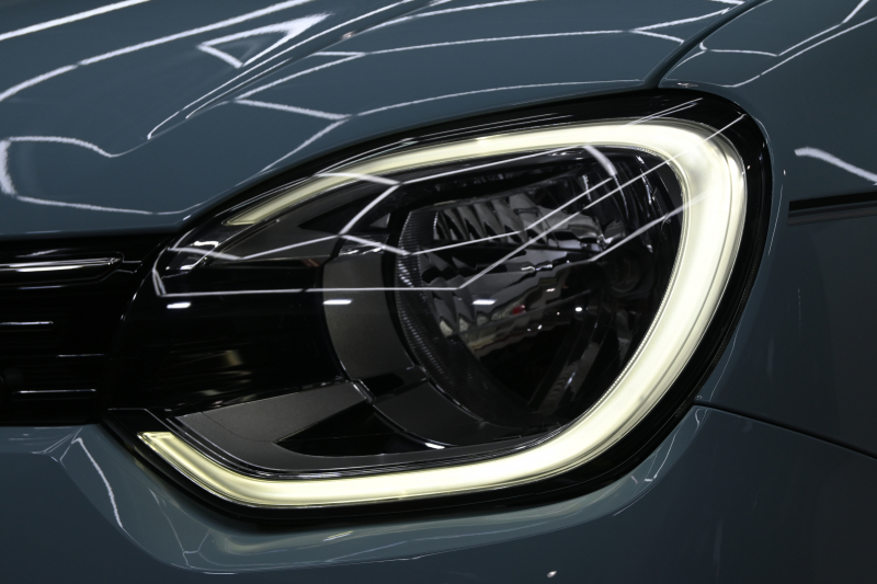 ルノー トゥインゴ ｲﾝﾃﾝｽ　1ｵﾅ ECO機能 ｸﾙｺﾝ LDW 黒×白ﾚｻﾞｰ調×ﾌｧﾌﾞﾘｯｸｼｰﾄ 純正ﾀｯﾁｽｸﾘｰﾝ Carplay Bｶﾒﾗ 16ｲﾝﾁｱﾛｲﾎｲｰﾙ ﾌﾞﾗﾝｲﾝﾃﾘｱ　2年保証付