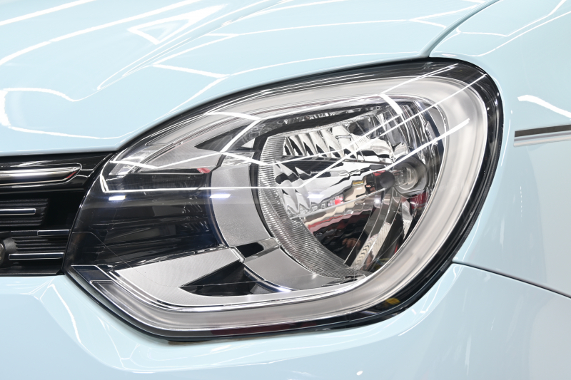 ルノー トゥインゴ ｲﾝﾃﾝｽ　1ｵﾅ ECO機能 ｸﾙｺﾝ LDW 黒×白ﾚｻﾞｰ調×ﾌｧﾌﾞﾘｯｸｼｰﾄ 純正ﾀｯﾁｽｸﾘｰﾝ Carplay Bｶﾒﾗ 16ｲﾝﾁｱﾛｲﾎｲｰﾙ ﾌﾞﾗﾝｲﾝﾃﾘｱ　2年保証付