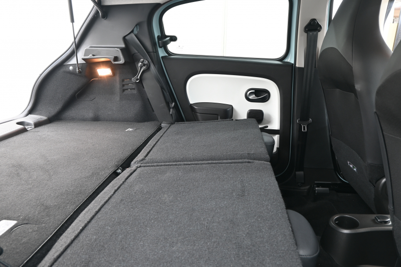 ルノー トゥインゴ ｲﾝﾃﾝｽ　1ｵﾅ ECO機能 ｸﾙｺﾝ LDW 黒×白ﾚｻﾞｰ調×ﾌｧﾌﾞﾘｯｸｼｰﾄ 純正ﾀｯﾁｽｸﾘｰﾝ Carplay Bｶﾒﾗ 16ｲﾝﾁｱﾛｲﾎｲｰﾙ ﾌﾞﾗﾝｲﾝﾃﾘｱ　2年保証付