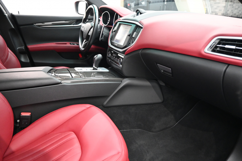 マセラティ ギブリ SQ4 左ﾊﾝﾄﾞﾙ Pｽﾀ ﾛｯｿﾚｻﾞｰｼｰﾄ&ｲﾝﾃﾘｱ 純正ﾅﾋﾞ BT