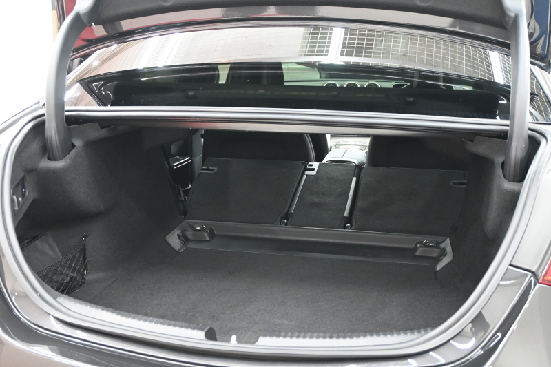 メルセデスベンツ Cクラス C200AVG AMGﾗｲﾝ&ﾍﾞｰｼｯｸP ﾚｰﾀﾞｰｾｰﾌﾃｨP 1ｵﾅ ﾊｰﾌ革 純正HDDﾅﾋﾞ Carplay BTｵｰﾃﾞｨｵ&TEL ﾜｲﾔﾚｽ充電器 ｱﾝﾋﾞｴﾝﾄﾗｲﾄ AMGｴｱﾛ&18ｲﾝﾁAW　新車保証付