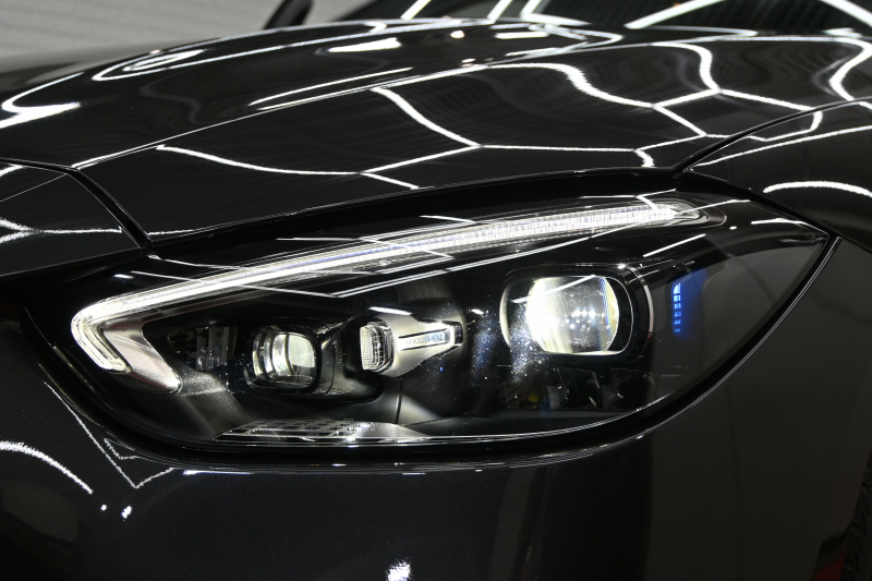 メルセデスベンツ Cクラス C200AVG AMGﾗｲﾝ&ﾍﾞｰｼｯｸP ﾚｰﾀﾞｰｾｰﾌﾃｨP 1ｵﾅ ﾊｰﾌ革 純正HDDﾅﾋﾞ Carplay BTｵｰﾃﾞｨｵ&TEL ﾜｲﾔﾚｽ充電器 ｱﾝﾋﾞｴﾝﾄﾗｲﾄ AMGｴｱﾛ&18ｲﾝﾁAW　新車保証付