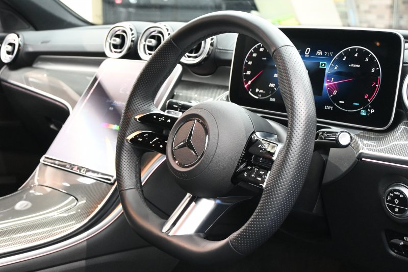 メルセデスベンツ Cクラス C200AVG AMGﾗｲﾝ&ﾍﾞｰｼｯｸP ﾚｰﾀﾞｰｾｰﾌﾃｨP 1ｵﾅ ﾊｰﾌ革 純正HDDﾅﾋﾞ Carplay BTｵｰﾃﾞｨｵ&TEL ﾜｲﾔﾚｽ充電器 ｱﾝﾋﾞｴﾝﾄﾗｲﾄ AMGｴｱﾛ&18ｲﾝﾁAW　新車保証付