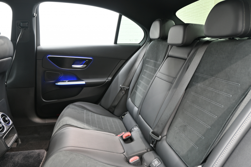 メルセデスベンツ Cクラス C200AVG AMGﾗｲﾝ&ﾍﾞｰｼｯｸP ﾚｰﾀﾞｰｾｰﾌﾃｨP 1ｵﾅ ﾊｰﾌ革 純正HDDﾅﾋﾞ Carplay BTｵｰﾃﾞｨｵ&TEL ﾜｲﾔﾚｽ充電器 ｱﾝﾋﾞｴﾝﾄﾗｲﾄ AMGｴｱﾛ&18ｲﾝﾁAW　新車保証付