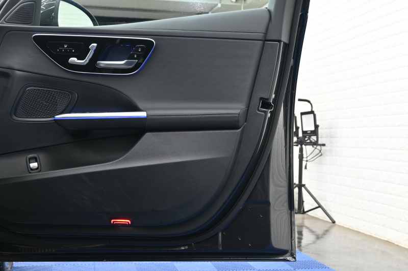 メルセデスベンツ Cクラス C200AVG AMGﾗｲﾝ&ﾍﾞｰｼｯｸP ﾚｰﾀﾞｰｾｰﾌﾃｨP 1ｵﾅ ﾊｰﾌ革 純正HDDﾅﾋﾞ Carplay BTｵｰﾃﾞｨｵ&TEL ﾜｲﾔﾚｽ充電器 ｱﾝﾋﾞｴﾝﾄﾗｲﾄ AMGｴｱﾛ&18ｲﾝﾁAW　新車保証付