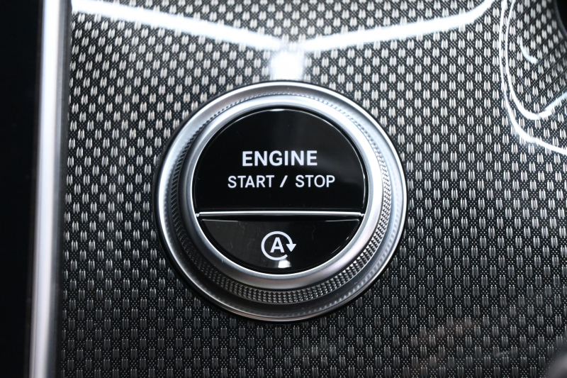 メルセデスベンツ Cクラス C200AVG AMGﾗｲﾝ&ﾍﾞｰｼｯｸP ﾚｰﾀﾞｰｾｰﾌﾃｨP 1ｵﾅ ﾊｰﾌ革 純正HDDﾅﾋﾞ Carplay BTｵｰﾃﾞｨｵ&TEL ﾜｲﾔﾚｽ充電器 ｱﾝﾋﾞｴﾝﾄﾗｲﾄ AMGｴｱﾛ&18ｲﾝﾁAW　新車保証付