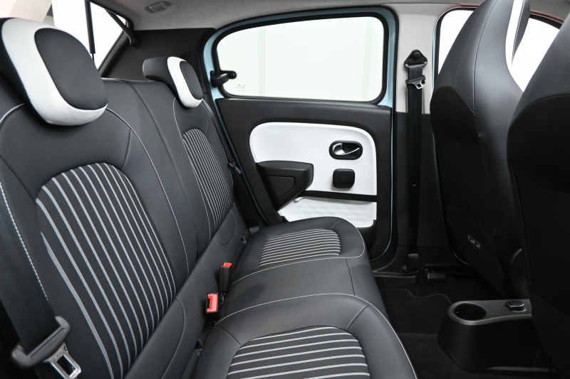 ルノー トゥインゴ ｲﾝﾃﾝｽ ｷｬﾝﾊﾞｽﾄｯﾌﾟ　 1ｵﾅ ﾚｻﾞｰ調×ﾌｧﾌﾞﾘｯｸｼｰﾄ ｼｰﾄﾋｰﾀｰ 純正ﾀｯﾁﾓﾆﾀｰ Bｶﾒﾗ Carplay 純正16ｲﾝﾁAW ﾛｰﾀﾞｳﾝ　2年保証付