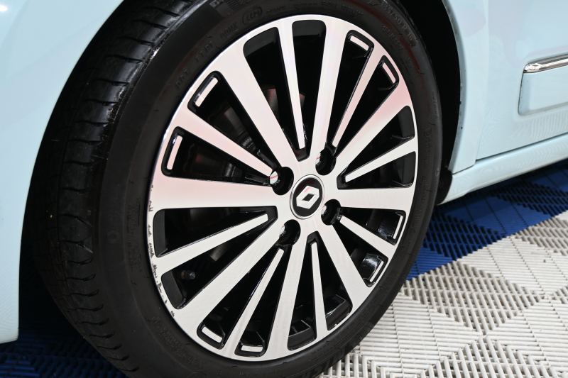 ルノー トゥインゴ ｲﾝﾃﾝｽ ｷｬﾝﾊﾞｽﾄｯﾌﾟ　 1ｵﾅ ﾚｻﾞｰ調×ﾌｧﾌﾞﾘｯｸｼｰﾄ ｼｰﾄﾋｰﾀｰ 純正ﾀｯﾁﾓﾆﾀｰ Bｶﾒﾗ Carplay 純正16ｲﾝﾁAW ﾛｰﾀﾞｳﾝ　2年保証付