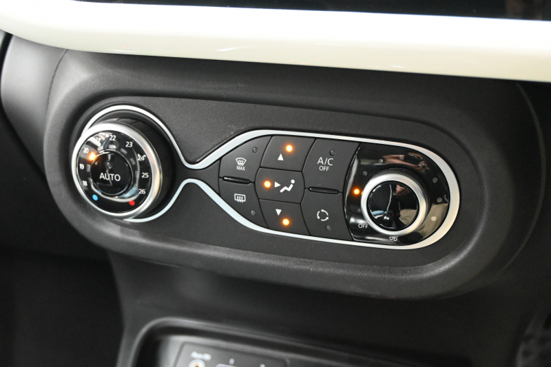 ルノー トゥインゴ ｲﾝﾃﾝｽ ｷｬﾝﾊﾞｽﾄｯﾌﾟ　 1ｵﾅ ﾚｻﾞｰ調×ﾌｧﾌﾞﾘｯｸｼｰﾄ ｼｰﾄﾋｰﾀｰ 純正ﾀｯﾁﾓﾆﾀｰ Bｶﾒﾗ Carplay 純正16ｲﾝﾁAW ﾛｰﾀﾞｳﾝ　2年保証付