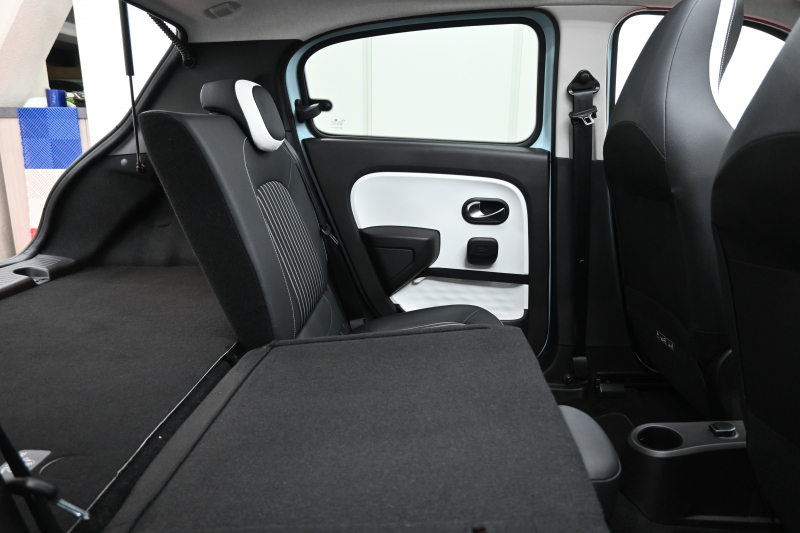 ルノー トゥインゴ ｲﾝﾃﾝｽ ｷｬﾝﾊﾞｽﾄｯﾌﾟ　 1ｵﾅ ﾚｻﾞｰ調×ﾌｧﾌﾞﾘｯｸｼｰﾄ ｼｰﾄﾋｰﾀｰ 純正ﾀｯﾁﾓﾆﾀｰ Bｶﾒﾗ Carplay 純正16ｲﾝﾁAW ﾛｰﾀﾞｳﾝ　2年保証付