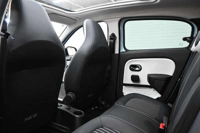 ルノー トゥインゴ ｲﾝﾃﾝｽ ｷｬﾝﾊﾞｽﾄｯﾌﾟ　 1ｵﾅ ﾚｻﾞｰ調×ﾌｧﾌﾞﾘｯｸｼｰﾄ ｼｰﾄﾋｰﾀｰ 純正ﾀｯﾁﾓﾆﾀｰ Bｶﾒﾗ Carplay 純正16ｲﾝﾁAW ﾛｰﾀﾞｳﾝ　2年保証付