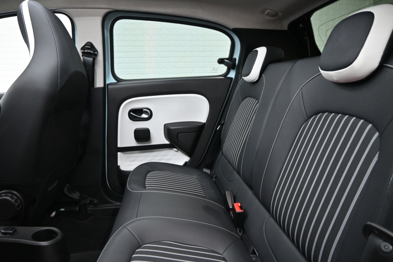 ルノー トゥインゴ ｲﾝﾃﾝｽ ｷｬﾝﾊﾞｽﾄｯﾌﾟ　 1ｵﾅ ﾚｻﾞｰ調×ﾌｧﾌﾞﾘｯｸｼｰﾄ ｼｰﾄﾋｰﾀｰ 純正ﾀｯﾁﾓﾆﾀｰ Bｶﾒﾗ Carplay 純正16ｲﾝﾁAW ﾛｰﾀﾞｳﾝ　2年保証付