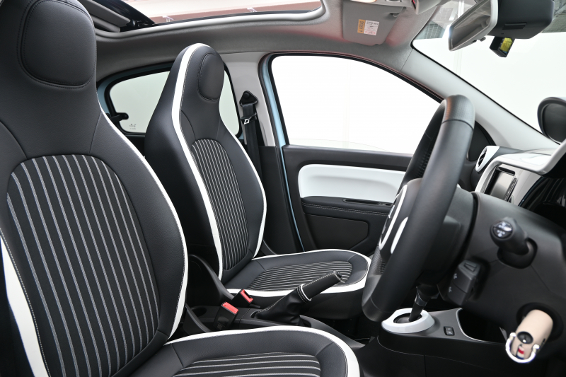 ルノー トゥインゴ ｲﾝﾃﾝｽ ｷｬﾝﾊﾞｽﾄｯﾌﾟ　 1ｵﾅ ﾚｻﾞｰ調×ﾌｧﾌﾞﾘｯｸｼｰﾄ ｼｰﾄﾋｰﾀｰ 純正ﾀｯﾁﾓﾆﾀｰ Bｶﾒﾗ Carplay 純正16ｲﾝﾁAW ﾛｰﾀﾞｳﾝ　2年保証付