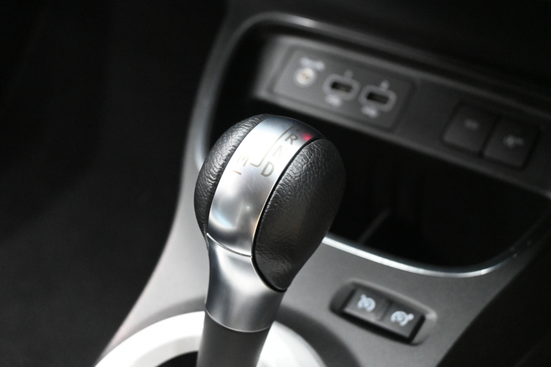 ルノー トゥインゴ ｲﾝﾃﾝｽ ｷｬﾝﾊﾞｽﾄｯﾌﾟ　 1ｵﾅ ﾚｻﾞｰ調×ﾌｧﾌﾞﾘｯｸｼｰﾄ ｼｰﾄﾋｰﾀｰ 純正ﾀｯﾁﾓﾆﾀｰ Bｶﾒﾗ Carplay 純正16ｲﾝﾁAW ﾛｰﾀﾞｳﾝ　2年保証付