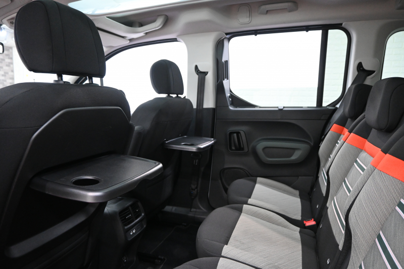 シトロエン ベルランゴ ﾏｯｸｽ BlueHDi XTR Pack　特別仕様車 ACC Pｽﾀ 専用ｼｰﾄ&ｲﾝﾃﾘｱ BSM  ﾊﾟﾉﾗﾏR 純正SDﾅﾋﾞ Carplay ｱﾝﾋﾞｴﾝｽﾗｲﾄ 専用ｴｸｽﾃﾘｱ&専用17ｲﾝﾁAW　2年保証付