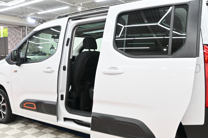 シトロエン ベルランゴ ﾏｯｸｽ BlueHDi XTR Pack　特別仕様車 ACC Pｽﾀ 専用ｼｰﾄ&ｲﾝﾃﾘｱ BSM  ﾊﾟﾉﾗﾏR 純正SDﾅﾋﾞ Carplay ｱﾝﾋﾞｴﾝｽﾗｲﾄ 専用ｴｸｽﾃﾘｱ&専用17ｲﾝﾁAW　2年保証付