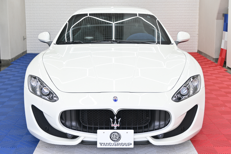 マセラティ グランツーリズモ ｽﾎﾟｰﾂ MCｵｰﾄｼﾌﾄ　ｱﾙｶﾝﾀｰﾗPKG ﾃﾞｨｰﾌﾟﾌﾞﾙｰｱﾙｶﾝﾀｰﾗ×黒革ｼｰﾄ&ｶｰﾎﾞﾝｲﾝﾃﾘｱﾄﾘﾑ  純正ﾅﾋﾞTV Bｶﾒﾗ ｱﾙｶﾝﾀｰﾗ×本革ｽﾃｱ&ﾊﾟﾄﾞﾙｼﾌﾄ 20ｲﾝﾁMCﾏｯﾄｸﾞﾗﾌｧｲﾄﾘﾑAW ﾌﾞﾙｰｷｬﾘﾊﾟｰ　2年保証付