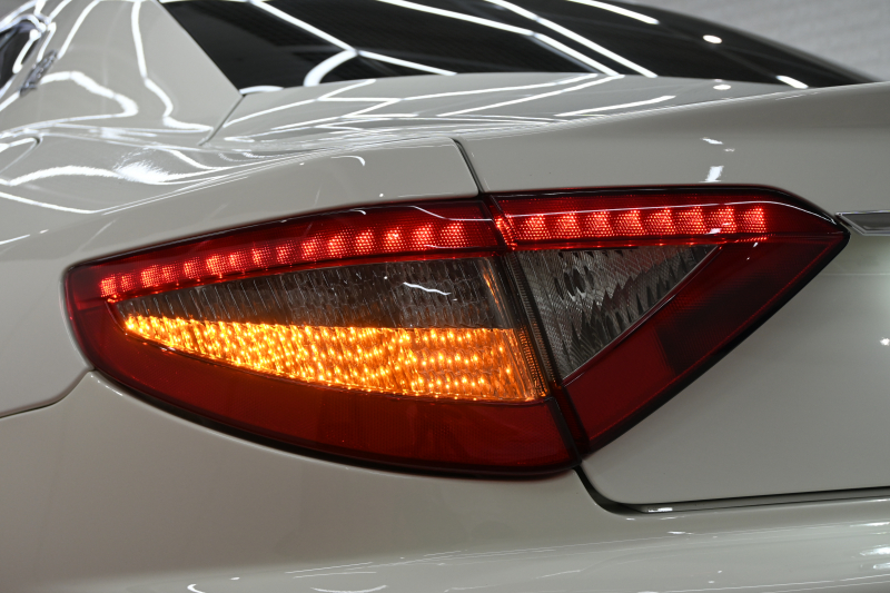 マセラティ グランツーリズモ ｽﾎﾟｰﾂ MCｵｰﾄｼﾌﾄ　ｱﾙｶﾝﾀｰﾗPKG ﾃﾞｨｰﾌﾟﾌﾞﾙｰｱﾙｶﾝﾀｰﾗ×黒革ｼｰﾄ&ｶｰﾎﾞﾝｲﾝﾃﾘｱﾄﾘﾑ  純正ﾅﾋﾞTV Bｶﾒﾗ ｱﾙｶﾝﾀｰﾗ×本革ｽﾃｱ&ﾊﾟﾄﾞﾙｼﾌﾄ 20ｲﾝﾁMCﾏｯﾄｸﾞﾗﾌｧｲﾄﾘﾑAW ﾌﾞﾙｰｷｬﾘﾊﾟｰ　2年保証付