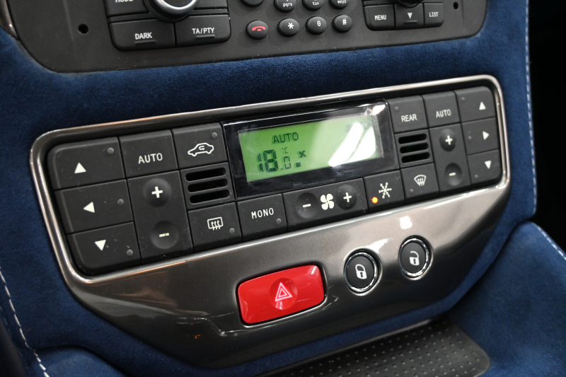 マセラティ グランツーリズモ ｽﾎﾟｰﾂ MCｵｰﾄｼﾌﾄ　ｱﾙｶﾝﾀｰﾗPKG ﾃﾞｨｰﾌﾟﾌﾞﾙｰｱﾙｶﾝﾀｰﾗ×黒革ｼｰﾄ&ｶｰﾎﾞﾝｲﾝﾃﾘｱﾄﾘﾑ  純正ﾅﾋﾞTV Bｶﾒﾗ ｱﾙｶﾝﾀｰﾗ×本革ｽﾃｱ&ﾊﾟﾄﾞﾙｼﾌﾄ 20ｲﾝﾁMCﾏｯﾄｸﾞﾗﾌｧｲﾄﾘﾑAW ﾌﾞﾙｰｷｬﾘﾊﾟｰ　2年保証付