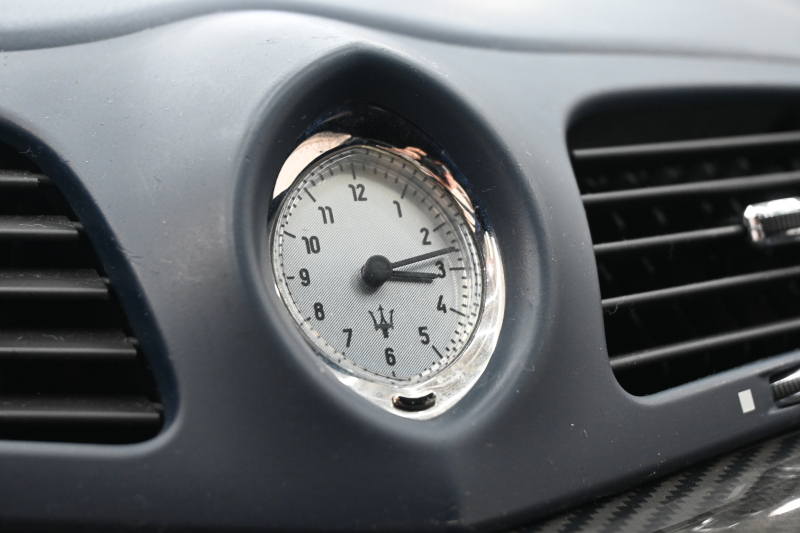 マセラティ グランツーリズモ ｽﾎﾟｰﾂ MCｵｰﾄｼﾌﾄ　ｱﾙｶﾝﾀｰﾗPKG ﾃﾞｨｰﾌﾟﾌﾞﾙｰｱﾙｶﾝﾀｰﾗ×黒革ｼｰﾄ&ｶｰﾎﾞﾝｲﾝﾃﾘｱﾄﾘﾑ  純正ﾅﾋﾞTV Bｶﾒﾗ ｱﾙｶﾝﾀｰﾗ×本革ｽﾃｱ&ﾊﾟﾄﾞﾙｼﾌﾄ 20ｲﾝﾁMCﾏｯﾄｸﾞﾗﾌｧｲﾄﾘﾑAW ﾌﾞﾙｰｷｬﾘﾊﾟｰ　2年保証付