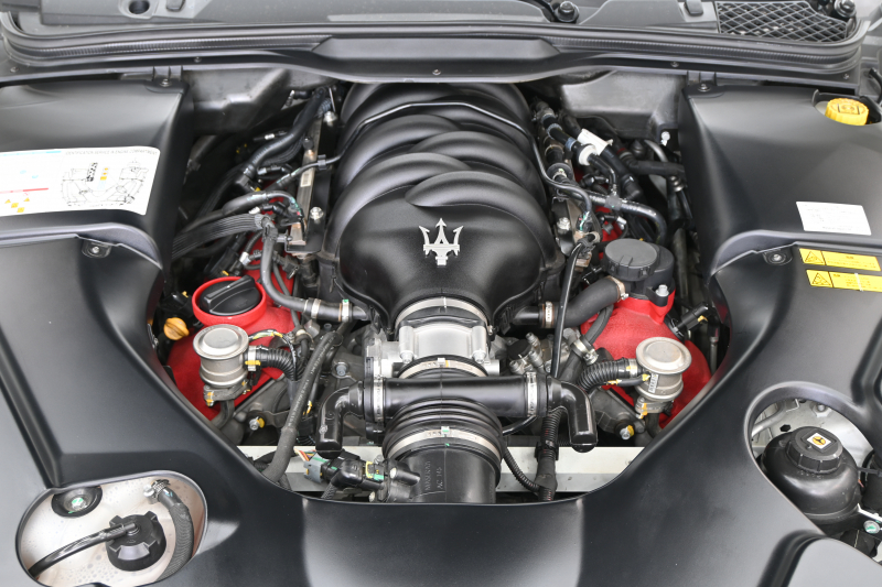 マセラティ グランツーリズモ ｽﾎﾟｰﾂ MCｵｰﾄｼﾌﾄ　ｱﾙｶﾝﾀｰﾗPKG ﾃﾞｨｰﾌﾟﾌﾞﾙｰｱﾙｶﾝﾀｰﾗ×黒革ｼｰﾄ&ｶｰﾎﾞﾝｲﾝﾃﾘｱﾄﾘﾑ  純正ﾅﾋﾞTV Bｶﾒﾗ ｱﾙｶﾝﾀｰﾗ×本革ｽﾃｱ&ﾊﾟﾄﾞﾙｼﾌﾄ 20ｲﾝﾁMCﾏｯﾄｸﾞﾗﾌｧｲﾄﾘﾑAW ﾌﾞﾙｰｷｬﾘﾊﾟｰ　2年保証付