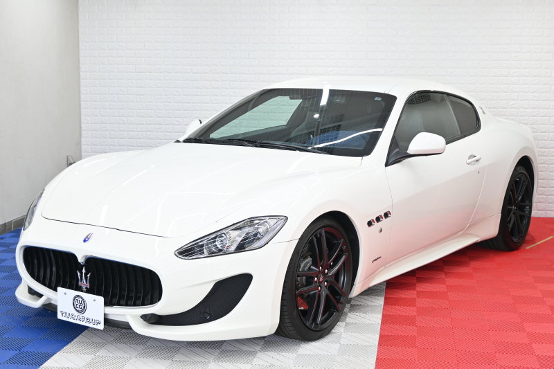 マセラティ グランツーリズモ ｽﾎﾟｰﾂ MCｵｰﾄｼﾌﾄ　ｱﾙｶﾝﾀｰﾗPKG ﾃﾞｨｰﾌﾟﾌﾞﾙｰｱﾙｶﾝﾀｰﾗ×黒革ｼｰﾄ&ｶｰﾎﾞﾝｲﾝﾃﾘｱﾄﾘﾑ  純正ﾅﾋﾞTV Bｶﾒﾗ ｱﾙｶﾝﾀｰﾗ×本革ｽﾃｱ&ﾊﾟﾄﾞﾙｼﾌﾄ 20ｲﾝﾁMCﾏｯﾄｸﾞﾗﾌｧｲﾄﾘﾑAW ﾌﾞﾙｰｷｬﾘﾊﾟｰ　2年保証付