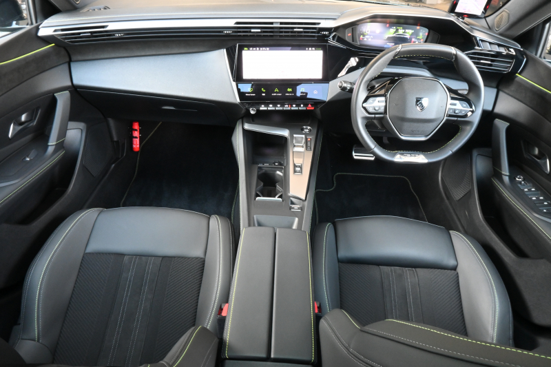 プジョー 308 308SW GT ﾌﾞﾙｰHDi　☆期間限定掲載☆ ACC BSM ｽﾏｰﾄｷｰ 専用ｽﾎﾟｰﾂｼｰﾄ ﾊﾟﾉﾗﾏSR Carplay i-Connect 360ｶﾒﾗ 自動Rｹﾞｰﾄ OZ18AW　新車保証