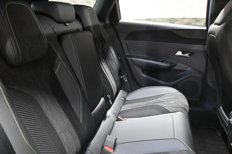 プジョー 308 308SW GT ﾌﾞﾙｰHDi　☆期間限定掲載☆ ACC BSM ｽﾏｰﾄｷｰ 専用ｽﾎﾟｰﾂｼｰﾄ ﾊﾟﾉﾗﾏSR Carplay i-Connect 360ｶﾒﾗ 自動Rｹﾞｰﾄ OZ18AW　新車保証