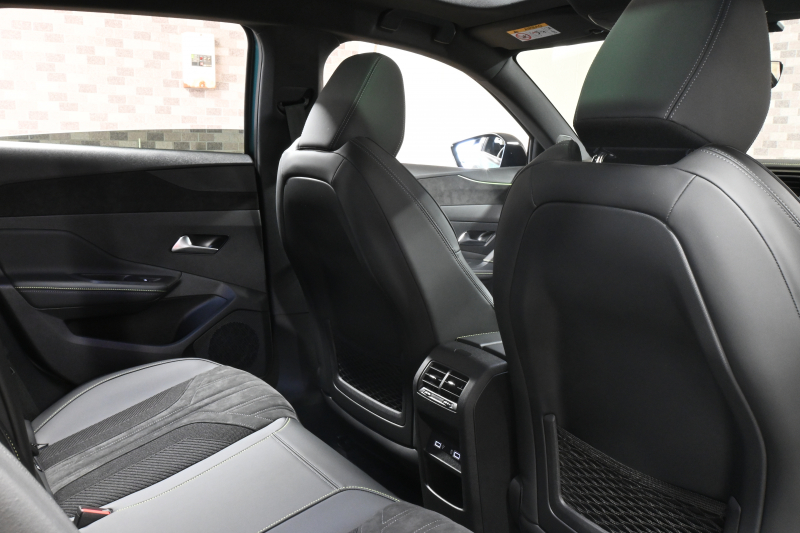 プジョー 308 308SW GT ﾌﾞﾙｰHDi　☆期間限定掲載☆ ACC BSM ｽﾏｰﾄｷｰ 専用ｽﾎﾟｰﾂｼｰﾄ ﾊﾟﾉﾗﾏSR Carplay i-Connect 360ｶﾒﾗ 自動Rｹﾞｰﾄ OZ18AW　新車保証