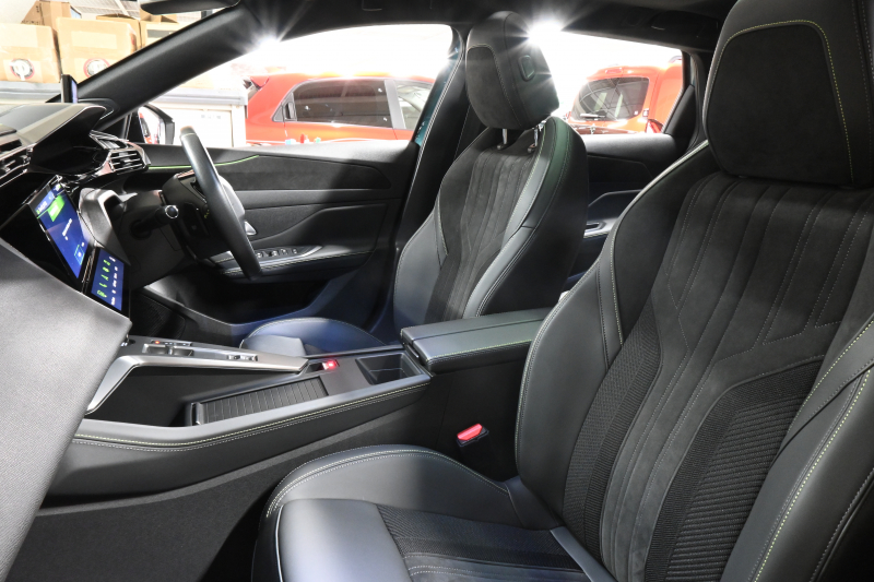 プジョー 308 308SW GT ﾌﾞﾙｰHDi　☆期間限定掲載☆ ACC BSM ｽﾏｰﾄｷｰ 専用ｽﾎﾟｰﾂｼｰﾄ ﾊﾟﾉﾗﾏSR Carplay i-Connect 360ｶﾒﾗ 自動Rｹﾞｰﾄ OZ18AW　新車保証