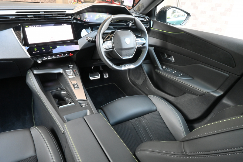 プジョー 308 308SW GT ﾌﾞﾙｰHDi　☆期間限定掲載☆ ACC BSM ｽﾏｰﾄｷｰ 専用ｽﾎﾟｰﾂｼｰﾄ ﾊﾟﾉﾗﾏSR Carplay i-Connect 360ｶﾒﾗ 自動Rｹﾞｰﾄ OZ18AW　新車保証