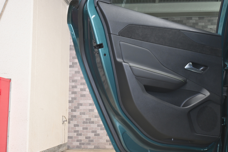 プジョー 308 308SW GT ﾌﾞﾙｰHDi　☆期間限定掲載☆ ACC BSM ｽﾏｰﾄｷｰ 専用ｽﾎﾟｰﾂｼｰﾄ ﾊﾟﾉﾗﾏSR Carplay i-Connect 360ｶﾒﾗ 自動Rｹﾞｰﾄ OZ18AW　新車保証