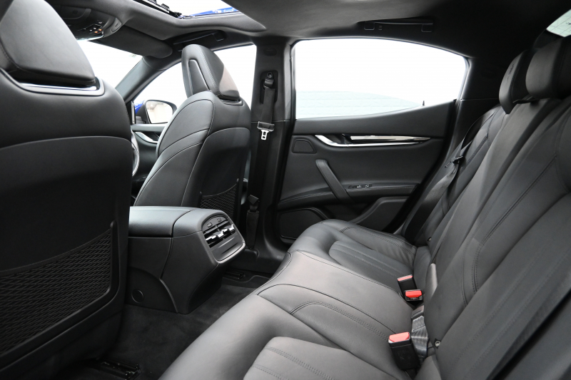 マセラティ ギブリ ｸﾞﾗﾝｽﾎﾟｰﾂ ﾄﾞﾗｲﾊﾞｰｽﾞｱｼｽﾀﾝｽ&ﾂｰﾘﾝｸﾞP　後期 ACC BSM LKA 黒革 SR 8.4ｲﾝﾁMTC+ Carplay 自動ﾄﾗﾝｸ 21ｲﾝﾁﾁﾀｰﾉAW ｽｶｲﾌｯｸｻｽ LED　2年保証付