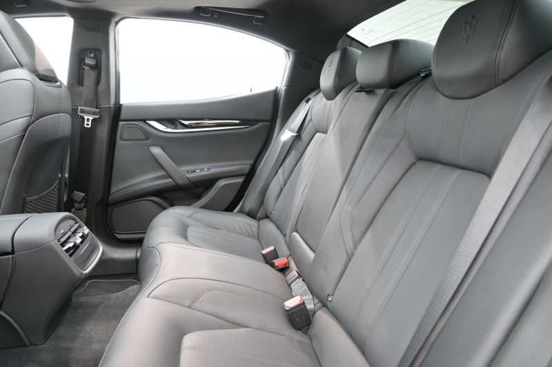 マセラティ ギブリ ｸﾞﾗﾝｽﾎﾟｰﾂ ﾄﾞﾗｲﾊﾞｰｽﾞｱｼｽﾀﾝｽ&ﾂｰﾘﾝｸﾞP　後期 ACC BSM LKA 黒革 SR 8.4ｲﾝﾁMTC+ Carplay 自動ﾄﾗﾝｸ 21ｲﾝﾁﾁﾀｰﾉAW ｽｶｲﾌｯｸｻｽ LED　2年保証付