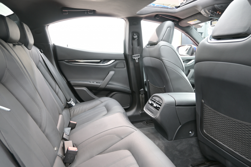 マセラティ ギブリ ｸﾞﾗﾝｽﾎﾟｰﾂ ﾄﾞﾗｲﾊﾞｰｽﾞｱｼｽﾀﾝｽ&ﾂｰﾘﾝｸﾞP　後期 ACC BSM LKA 黒革 SR 8.4ｲﾝﾁMTC+ Carplay 自動ﾄﾗﾝｸ 21ｲﾝﾁﾁﾀｰﾉAW ｽｶｲﾌｯｸｻｽ LED　2年保証付