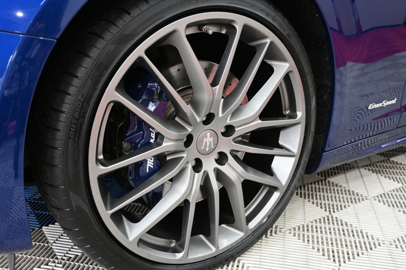 マセラティ ギブリ ｸﾞﾗﾝｽﾎﾟｰﾂ ﾄﾞﾗｲﾊﾞｰｽﾞｱｼｽﾀﾝｽ&ﾂｰﾘﾝｸﾞP　後期 ACC BSM LKA 黒革 SR 8.4ｲﾝﾁMTC+ Carplay 自動ﾄﾗﾝｸ 21ｲﾝﾁﾁﾀｰﾉAW ｽｶｲﾌｯｸｻｽ LED　2年保証付