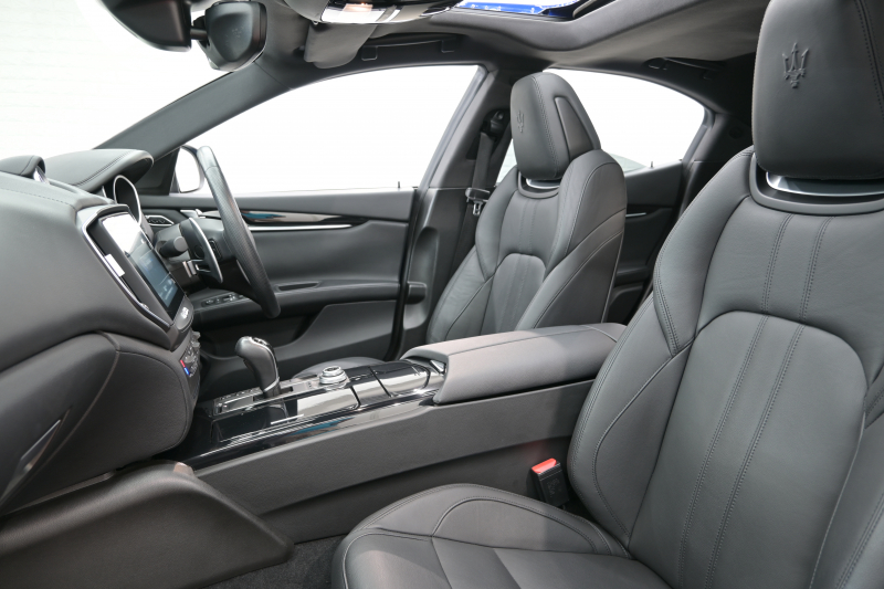 マセラティ ギブリ ｸﾞﾗﾝｽﾎﾟｰﾂ ﾄﾞﾗｲﾊﾞｰｽﾞｱｼｽﾀﾝｽ&ﾂｰﾘﾝｸﾞP　後期 ACC BSM LKA 黒革 SR 8.4ｲﾝﾁMTC+ Carplay 自動ﾄﾗﾝｸ 21ｲﾝﾁﾁﾀｰﾉAW ｽｶｲﾌｯｸｻｽ LED　2年保証付