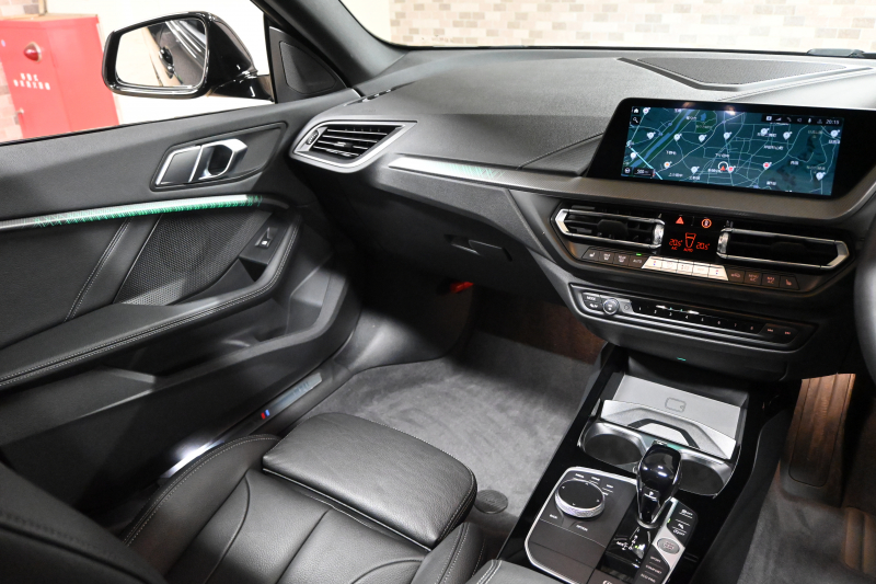 BMW 2シリーズ 218dｸﾞﾗﾝｸｰﾍﾟ Mｽﾎﾟｰﾂ ﾌﾟﾗｽﾊﾟｯｹｰｼﾞ　ｺﾝﾌｫA 黒革 ﾊﾟﾉﾗﾏｻﾝﾙｰﾌ iDriveﾅﾋﾞ Bｶﾒﾗ HiFiｽﾋﾟｰｶｰ LEDﾍｯﾄﾞﾗｲﾄ　新車保証