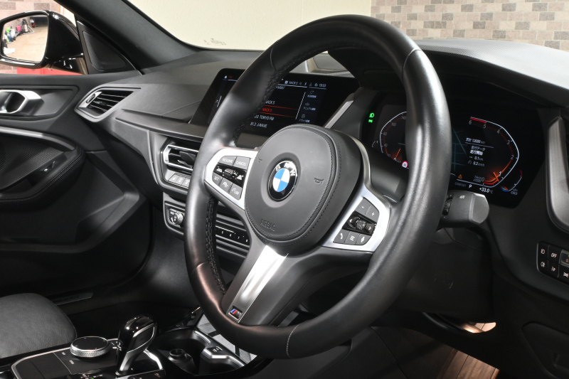 BMW 2シリーズ 218dｸﾞﾗﾝｸｰﾍﾟ Mｽﾎﾟｰﾂ ﾌﾟﾗｽﾊﾟｯｹｰｼﾞ　ｺﾝﾌｫA 黒革 ﾊﾟﾉﾗﾏｻﾝﾙｰﾌ iDriveﾅﾋﾞ Bｶﾒﾗ HiFiｽﾋﾟｰｶｰ LEDﾍｯﾄﾞﾗｲﾄ　新車保証