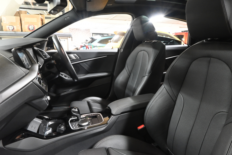 BMW 2シリーズ 218dｸﾞﾗﾝｸｰﾍﾟ Mｽﾎﾟｰﾂ ﾌﾟﾗｽﾊﾟｯｹｰｼﾞ　ｺﾝﾌｫA 黒革 ﾊﾟﾉﾗﾏｻﾝﾙｰﾌ iDriveﾅﾋﾞ Bｶﾒﾗ HiFiｽﾋﾟｰｶｰ LEDﾍｯﾄﾞﾗｲﾄ　新車保証