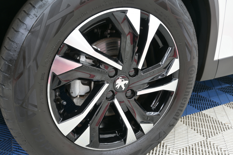 プジョー 2008 GT　ACC Pｽﾀ ECO ﾊｰﾌ革 ﾊﾟﾉﾗﾏSR 純正ﾀｯﾁｽｸﾘｰﾝ Carplay Bｶﾒﾗ 純正17ｲﾝﾁAW ADVｸﾞﾘｯﾌﾟｺﾝﾄﾛｰﾙ LEDﾗｲﾄ　2年保証付