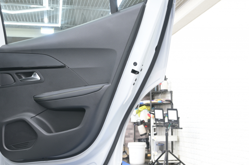 プジョー 2008 GT　ACC Pｽﾀ ECO ﾊｰﾌ革 ﾊﾟﾉﾗﾏSR 純正ﾀｯﾁｽｸﾘｰﾝ Carplay Bｶﾒﾗ 純正17ｲﾝﾁAW ADVｸﾞﾘｯﾌﾟｺﾝﾄﾛｰﾙ LEDﾗｲﾄ　2年保証付