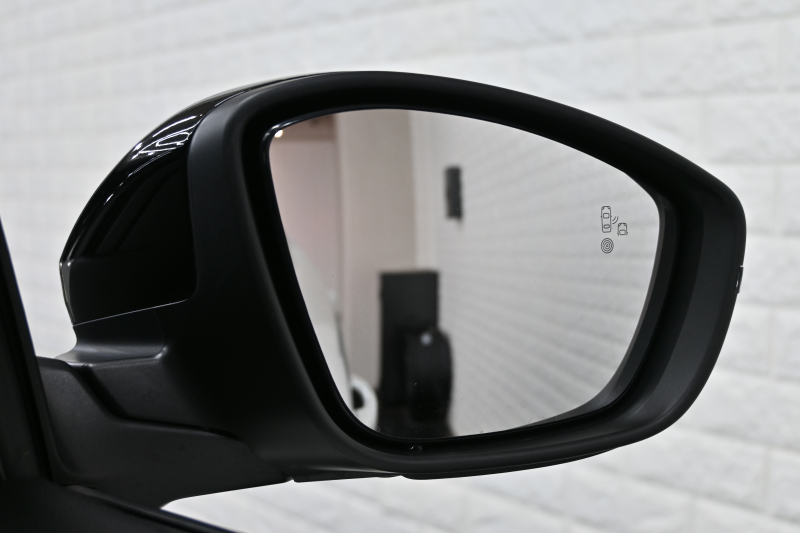 プジョー 2008 GT　ACC Pｽﾀ ECO ﾊｰﾌ革 ﾊﾟﾉﾗﾏSR 純正ﾀｯﾁｽｸﾘｰﾝ Carplay Bｶﾒﾗ 純正17ｲﾝﾁAW ADVｸﾞﾘｯﾌﾟｺﾝﾄﾛｰﾙ LEDﾗｲﾄ　2年保証付