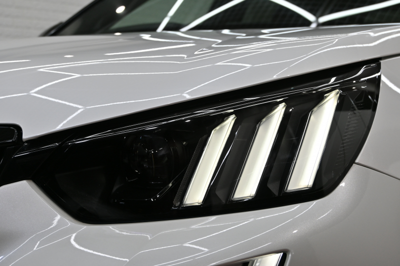 プジョー 2008 GT　ACC Pｽﾀ ECO ﾊｰﾌ革 ﾊﾟﾉﾗﾏSR 純正ﾀｯﾁｽｸﾘｰﾝ Carplay Bｶﾒﾗ 純正17ｲﾝﾁAW ADVｸﾞﾘｯﾌﾟｺﾝﾄﾛｰﾙ LEDﾗｲﾄ　2年保証付