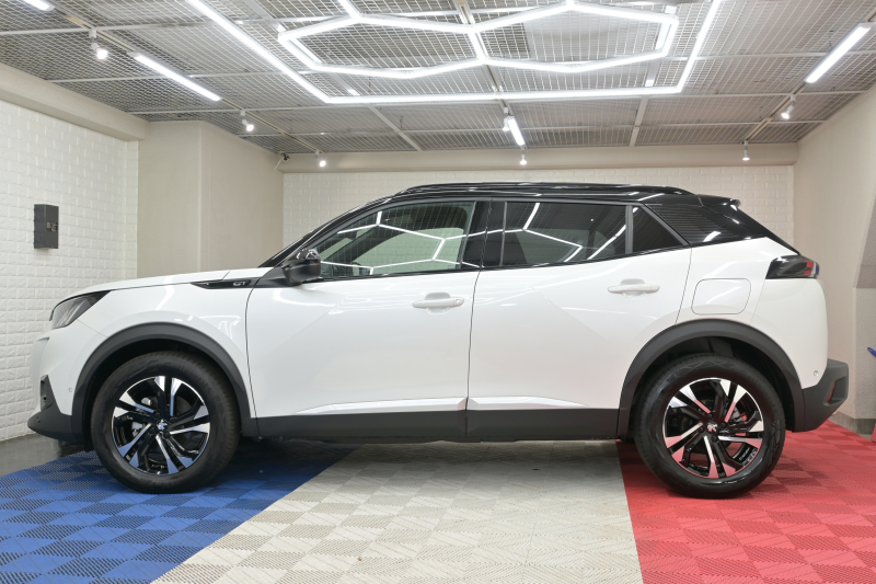 プジョー 2008 GT　ACC Pｽﾀ ECO ﾊｰﾌ革 ﾊﾟﾉﾗﾏSR 純正ﾀｯﾁｽｸﾘｰﾝ Carplay Bｶﾒﾗ 純正17ｲﾝﾁAW ADVｸﾞﾘｯﾌﾟｺﾝﾄﾛｰﾙ LEDﾗｲﾄ　2年保証付