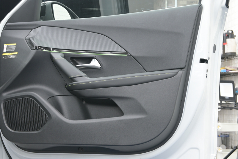 プジョー 2008 GT　ACC Pｽﾀ ECO ﾊｰﾌ革 ﾊﾟﾉﾗﾏSR 純正ﾀｯﾁｽｸﾘｰﾝ Carplay Bｶﾒﾗ 純正17ｲﾝﾁAW ADVｸﾞﾘｯﾌﾟｺﾝﾄﾛｰﾙ LEDﾗｲﾄ　2年保証付